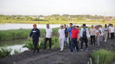 Rencanakan Bangun Waterfront City, Danny-Amran Menyusuri Sungai Tello