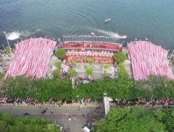 Semarak HUT Kemerdekaan RI Ke-77 di Kota Makassar Diisi Pembentangan Bendera Sepanjang Ribuan Meter