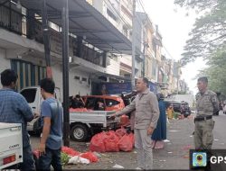 Jaga Lingkungan Tetap Bersih, Tegur Pedagang di Ruas Jalan Veteran Utara