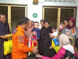 Tinjau Pengungsi Banjir di Biringkanaya, Gubernur Sulsel Pastikan Kebutuhan Logistik dan Kesehatan Terpenuhi