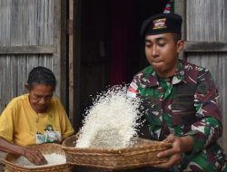 Salurkan Sembako dan Ikut Bantu Masak, Cara Satgas Pamtas RI-RDTL Jalin Sinergitas dan Silaturahmi