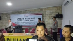 1E137971-8015-4030-BDC6-3E7958C899DA 1E137971-8015-4030-BDC6-3E7958C899DA