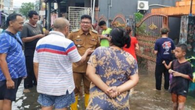 Tinjau Wilayah Potensi Genangan Banjir, Arman Serukan Jagai Anak ta