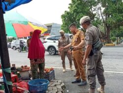 Gelar Clean Before 06 AM, Lurah Tompo Balang Tegur PKL Jualan di Badan Jalan