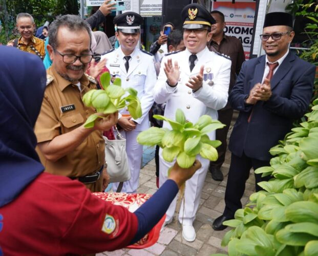 Kunjungi Wisata Agro Kecamatan Rappocini, Bupati Cirebon Imron