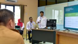 Kepala Dinas Pemberdayaan Masyarakat dan Desa (PMD) Muh Saleh membicarakan SIM Andalan pada kegiatan Pelatihan Kepemimpinan Tingkat II yang berlangsung di Gedung Pusat Pelatihan LAN. Kepala Dinas Pemberdayaan Masyarakat dan Desa (PMD) Muh Saleh membicarakan SIM Andalan pada kegiatan Pelatihan Kepemimpinan Tingkat II yang berlangsung di Gedung Pusat Pelatihan LAN.