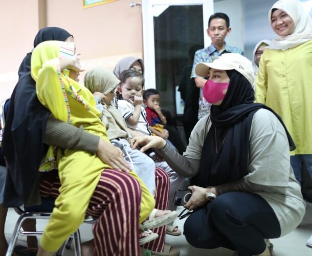 Fatmawati Rusdi Salurkan Bantuan untuk Atasi Stunting