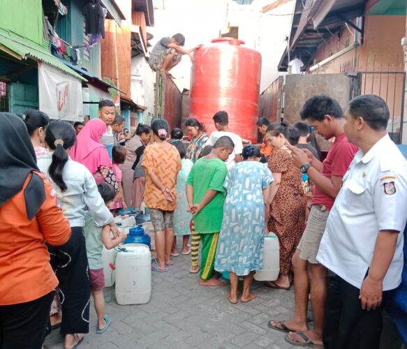 Warga di Kelurahan Layang Dapat Bantuan Air Bersih