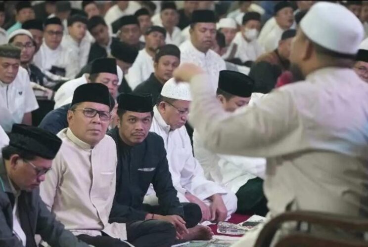 Danny dan Bahtiar Salat Idul Fitri di Masjid Kubah 99