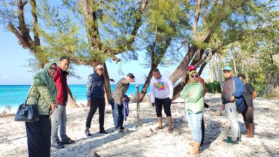 Pesona Keindahan Pulau Lanjukang Daya Tarik Kelurahan Barrang Caddi