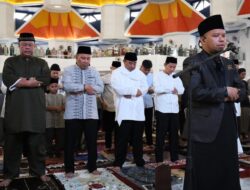 Danny dan Bahtiar Salat Idul Fitri di Masjid Kubah 99