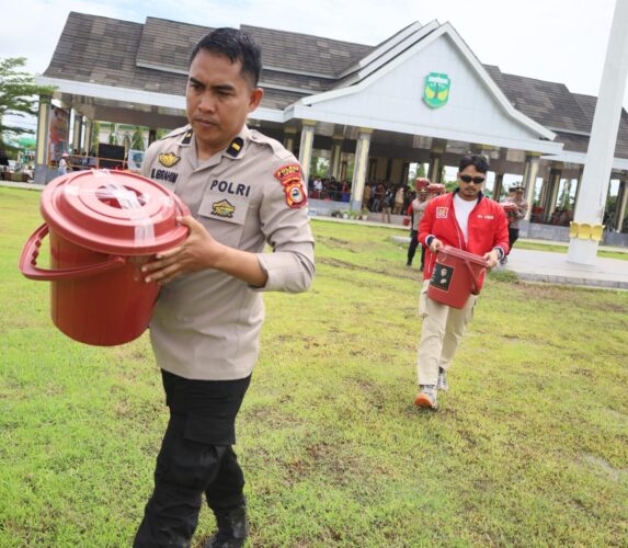 Gunakan Helikopter Salurkan Bantuan Logistik ke Lokasi Banjir Latimojong