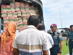 Lantamal VI Makassar Salurkan Bantuan Logistik ke Kabupaten Luwu