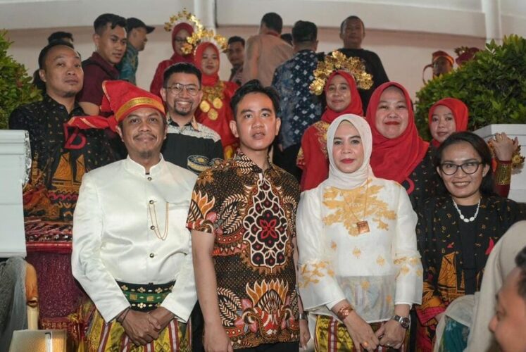 Budaya Bugis - Makassar Tampil Pukau Gibran di Rakernas Apeksi 2024