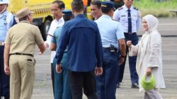 Danny dan Indira Sambut Kedatangan Jokowi di Pangkalan TNI AU Sultan Hasanuddin