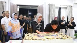 Pj Sekda Makassar Dapat Kejutan Ulang Tahun dari Ketua TP PKK dan ASN Pemkot Makassar
