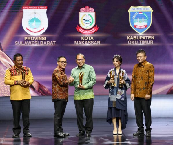 Danny Sukses Raih Penghargaan Pemimpin Daerah Award 2024