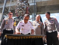 Danny dan Ngajib Resmikan Tugu Ikan Knalpot Brong di Fly Over