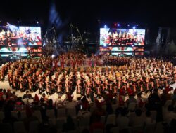 Ratusan Pelajar Pentaskan Tari Harmoni Nusantara di Pembukaan Festival F8