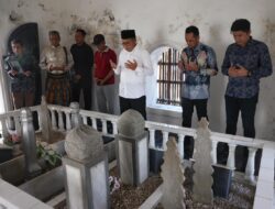 Danny Ziarah ke Makam Datu Suppa