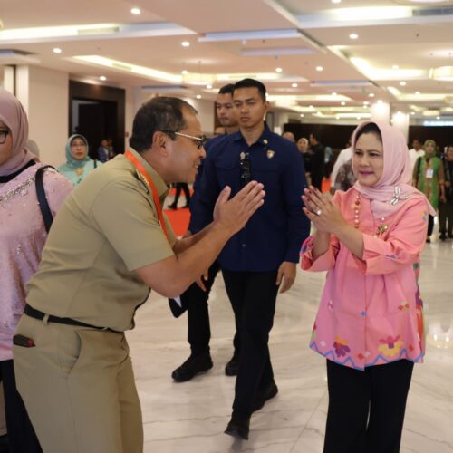 Danny dan Indira Dampingi Iriana Jokowi Kunjungan Kerja di Makassar