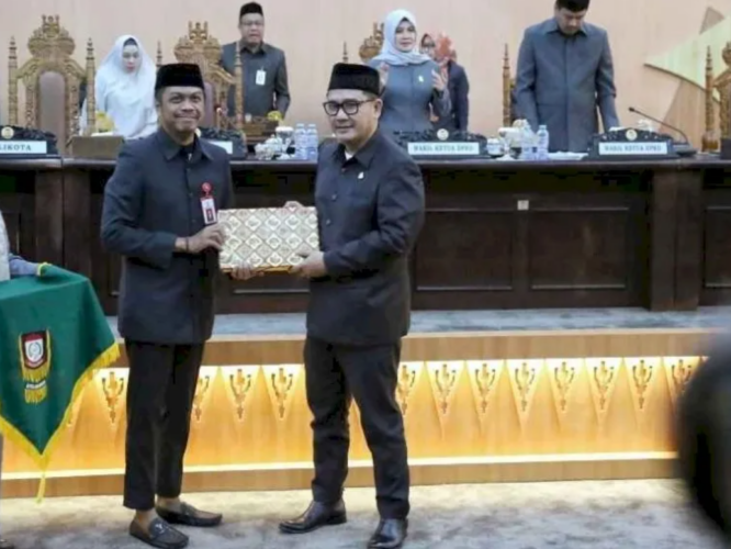 Firman Paggara Sampaikan Capaian APBD di Rapat DPRD Makassar