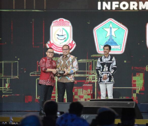 Makassar Raih Penghargaan Kota Terbaik Pelayanan dan Keterbukaan Informasi Publik