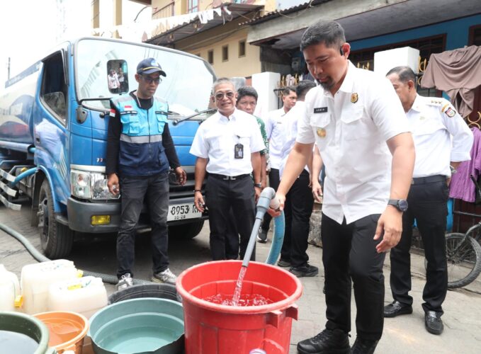 Obati Keresahan Warga Tallo Lewat Distribusi Air Bersih