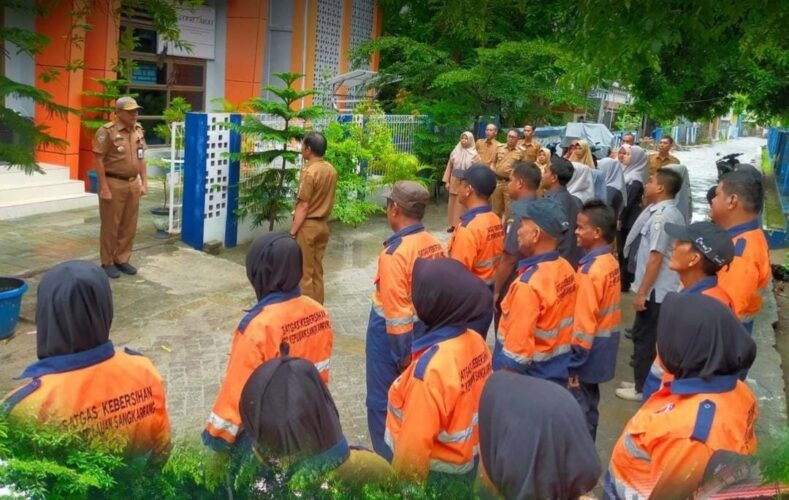 Pimpin Apel Pagi, Camat Sangkarrang Imbau Staf Tingkatkan Pelayanan ke Masyarakat