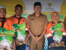 Camat Sangkarrang Serahkan Bantuan Beras dan Uang Tunai dari Baznas Makassar untuk Petugas Kebersihan