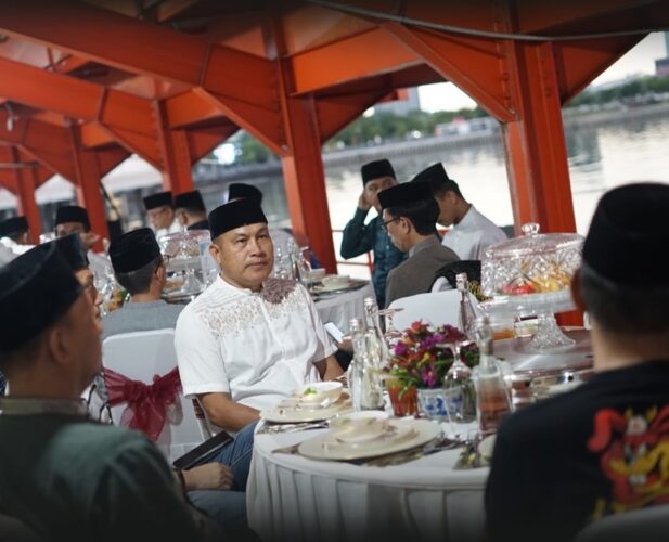 Hadiri Buka Puasa Bersama Anak Yatim dan Kaum Dhuafa di Pantai Losari, Andi Asdhar: Semoga Bawa Keceriaan