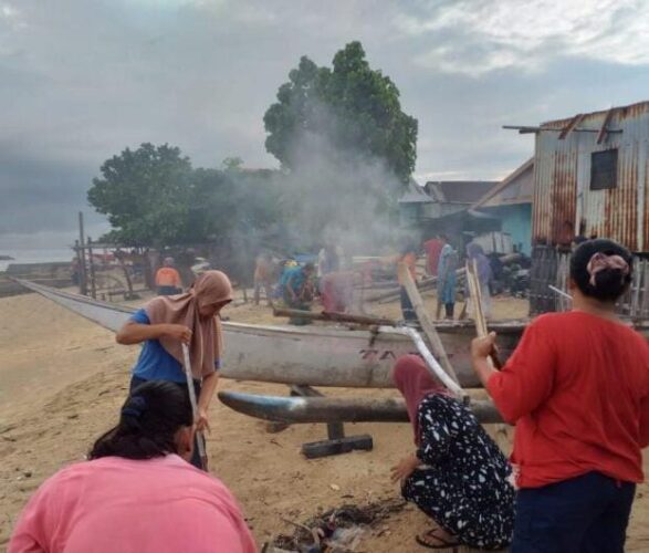 Sekretaris Camat Sangkarrang Pimpin Kerja Bakti di Barrang Caddi