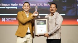 Kajari Pinrang Terima Penghargaan The Best Leadership 2025 dari Seven Media Asia