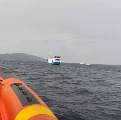 Kapal Motor Nuraila yang Angkut Pasien Terombang-ambing di Perairan Pulau Polassi