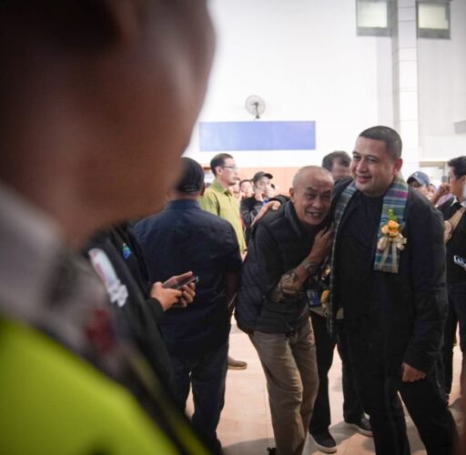 Masyarakat Antusias Jemput Munafri - Aliyah di Bandara Usai Mengikuti Retret