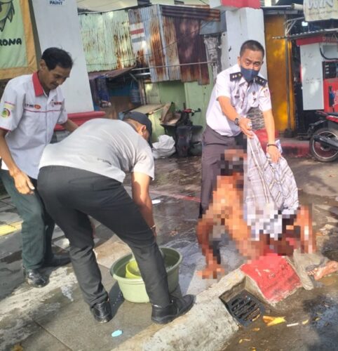 Tergolek di Atas Trotoar, Pria Lansia Diamankan