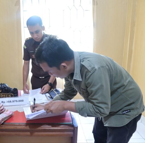 Ketua, Bendahara, dan Sekretaris KONI Luwu Kembalikan Uang Korupsi