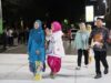 Pesona Bugis-Makassar Warnai Karnaval Budaya APEKSI 2025 di Surabaya