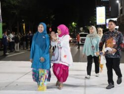 Pesona Bugis-Makassar Warnai Karnaval Budaya APEKSI 2025 di Surabaya