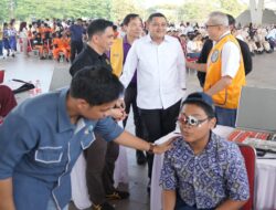 Pelajar SD dan SMP Semringah Dapat Bantuan Kacamata Gratis