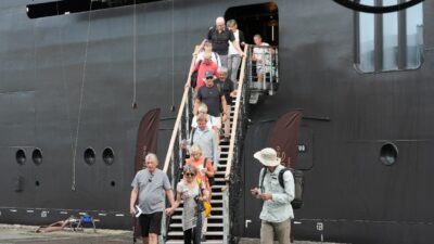 Berlabuh di Pelabuhan Makassar, Kapal Pesiar MS Scenic Eclipse II Bawa 161 Wisatawan Asing