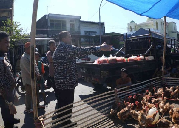Sidak Pagi Wali Kota Makassar: “Bahu Jalan Bukan Tempat Jualan!”