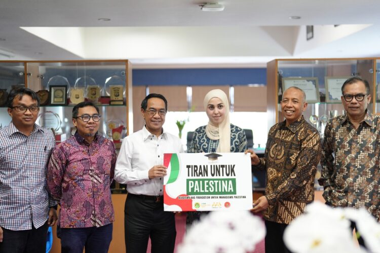 AAS Foundation dan PT Tiran Group Serahkan Beasiswa untuk Mahasiswa asal Palestina