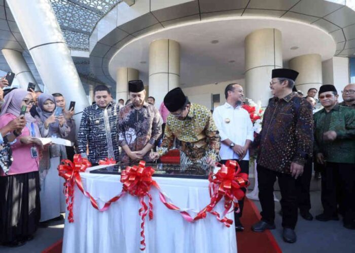 Wali Kota Makassar Dampingi Menag RI Resmikan RS UIN Alauddin