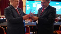 Teguhkan Persahabatan Global, Appi Serahkan Cenderamata Ikonik ke Wali Kota Vienna