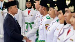 Mensekneg Prasetyo Hadi Kukuhkan 76 Anggota Paskibraka 2025