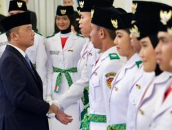 Mensekneg Prasetyo Hadi Kukuhkan 76 Anggota Paskibraka 2025