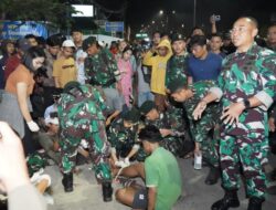 Tanpa Kekuatan Senjata, TNI Tenangkan Massa di Jalan Urip Sumoharjo