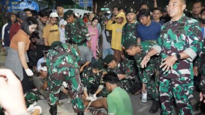 Tanpa Kekuatan Senjata, TNI Tenangkan Massa di Jalan Urip Sumoharjo
