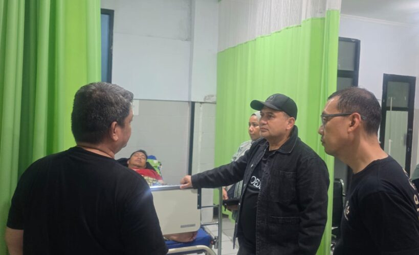 Wali Kota Makassar Jenguk Pegawai yang Jadi Korban Atas Kericuhan DPRD Makassar